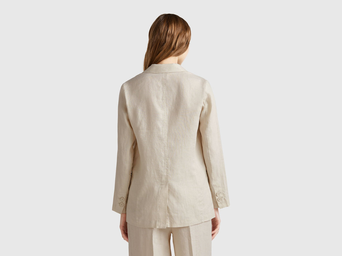 Back view of a white women&