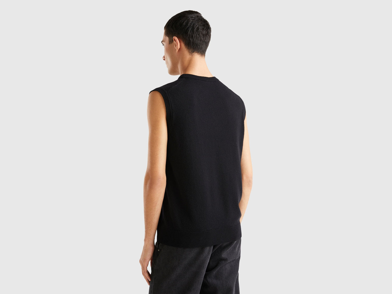 Black Vest In Pure Merino Wool_1002U400L_100_02