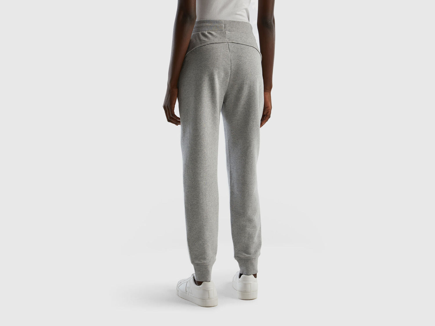 SWEATPANTS WITH DRAWSTRING