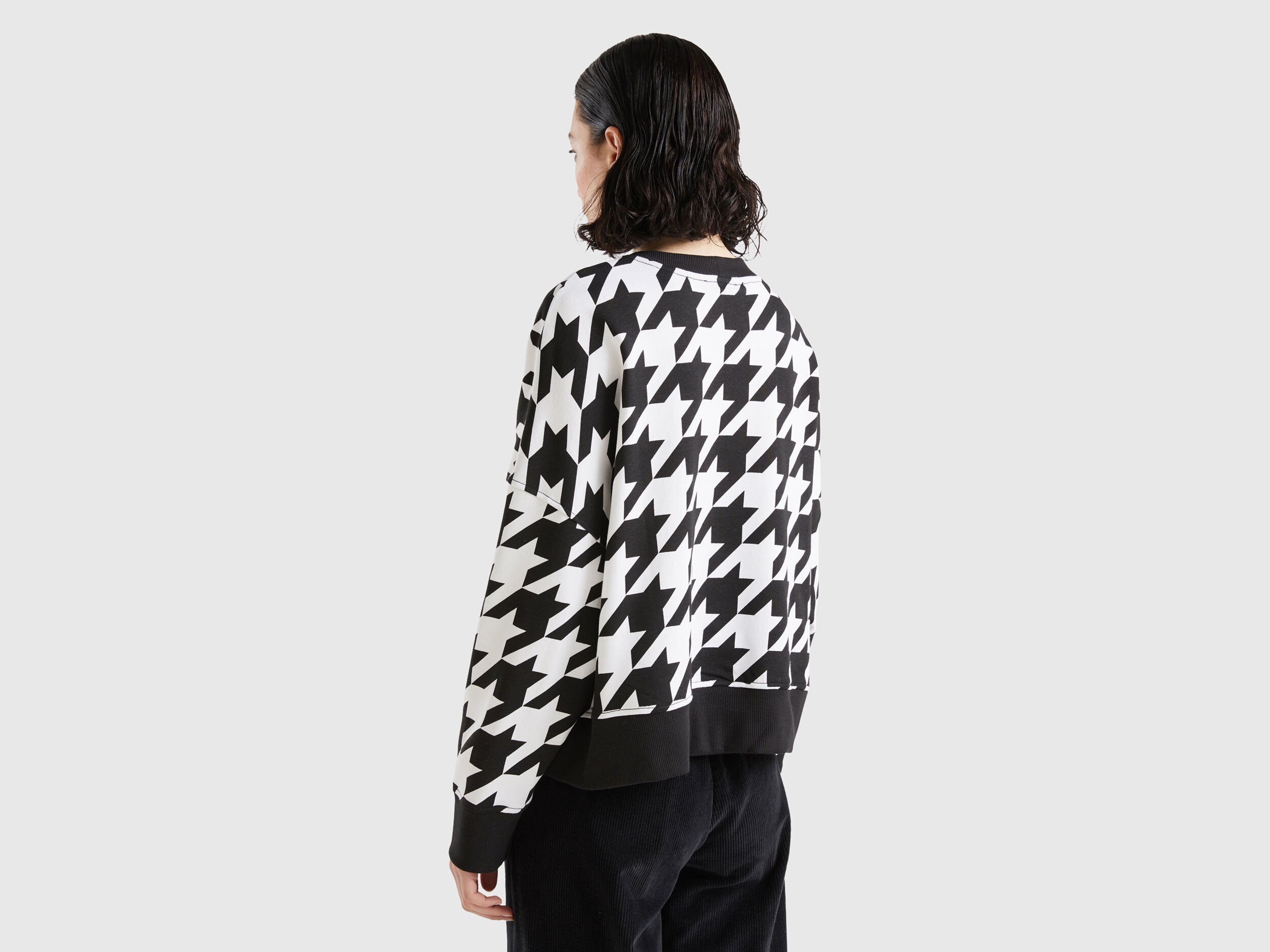 Houndstooth Pullover Sweatshirt_3VHSD104O_67E_02